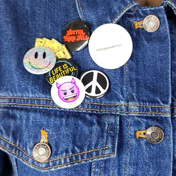 Oversized Jean Jacket Size Small Blue Denim Embellished Sequined Butterfly Pin - Picture 3 of 8